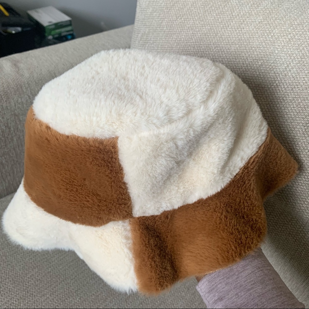 Steve Madden reversible bucket hat